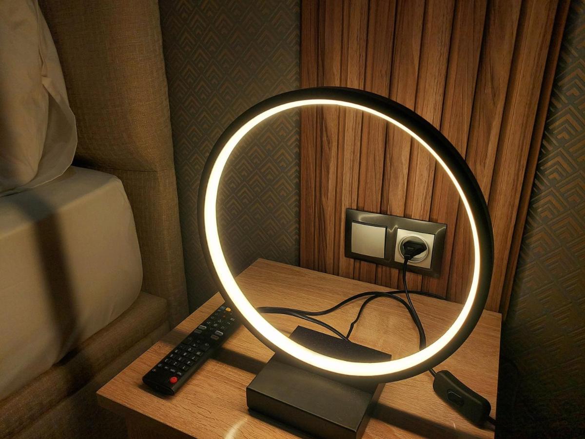Modern Apartment Opposite The Hassan2 Mosque, Very Well Equipped And Stylish, 85 M2 With Gym And Direct Sea View With Underground Garage , Prohibits Unmarried Couples Of Arab Origin Casablanca Esterno foto